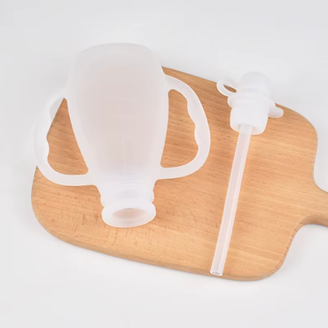 Siliconen knijpfles met lepel en handvatten