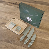 Kinder keukenset groen op tafel